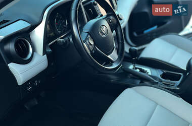 Внедорожник / Кроссовер Toyota RAV4 2016 в 