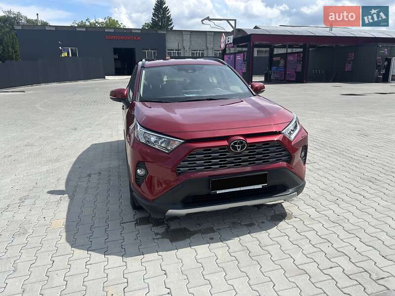 Внедорожник / Кроссовер Toyota RAV4 2021 в Львове