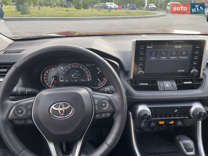 Внедорожник / Кроссовер Toyota RAV4 2021 в Львове