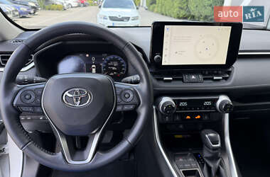 Позашляховик / Кросовер Toyota RAV4 2023 в 