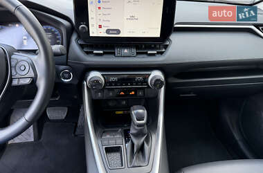 Позашляховик / Кросовер Toyota RAV4 2023 в 