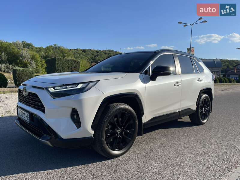 Позашляховик / Кросовер Toyota RAV4 2023 в Дніпрі