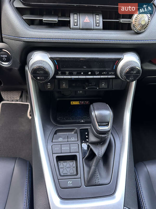 Позашляховик / Кросовер Toyota RAV4 2023 в Дніпрі