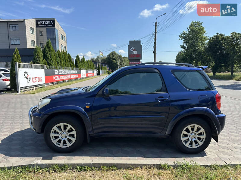 Позашляховик / Кросовер Toyota RAV4 2003 в 