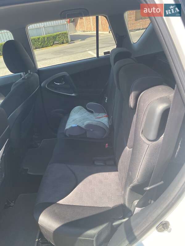 Внедорожник / Кроссовер Toyota RAV4 2009 в Черновцах