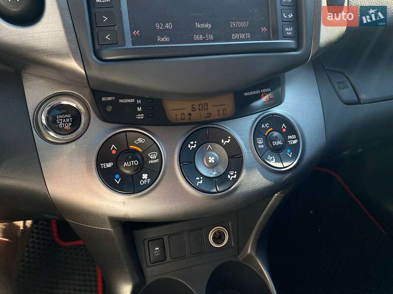 Позашляховик / Кросовер Toyota RAV4 2012 в Львові