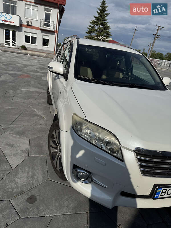 Внедорожник / Кроссовер Toyota RAV4 2010 в Городке