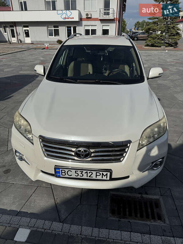 Внедорожник / Кроссовер Toyota RAV4 2010 в Городке