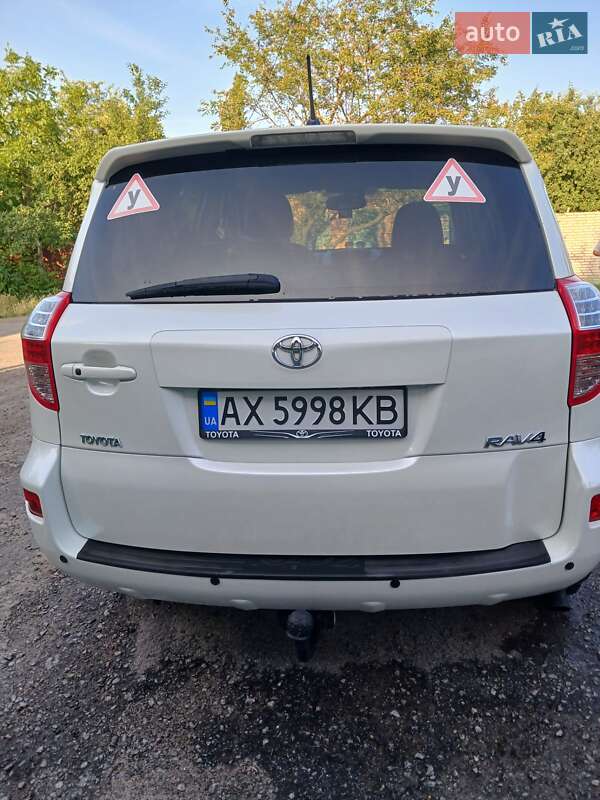 Внедорожник / Кроссовер Toyota RAV4 2010 в Харькове