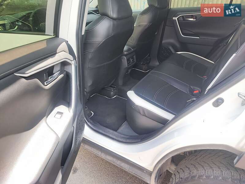 Позашляховик / Кросовер Toyota RAV4 2019 в Києві