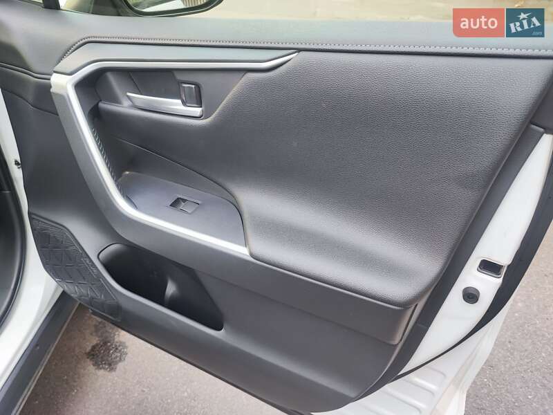 Позашляховик / Кросовер Toyota RAV4 2019 в Києві