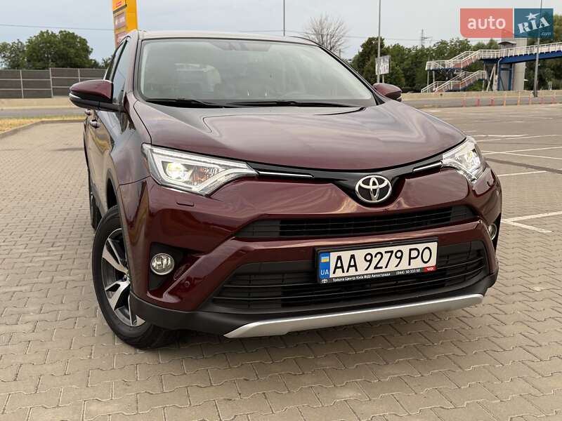 Внедорожник / Кроссовер Toyota RAV4 2017 в Киеве