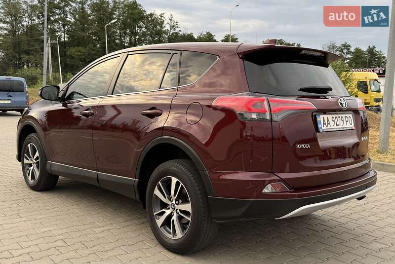 Внедорожник / Кроссовер Toyota RAV4 2017 в Киеве