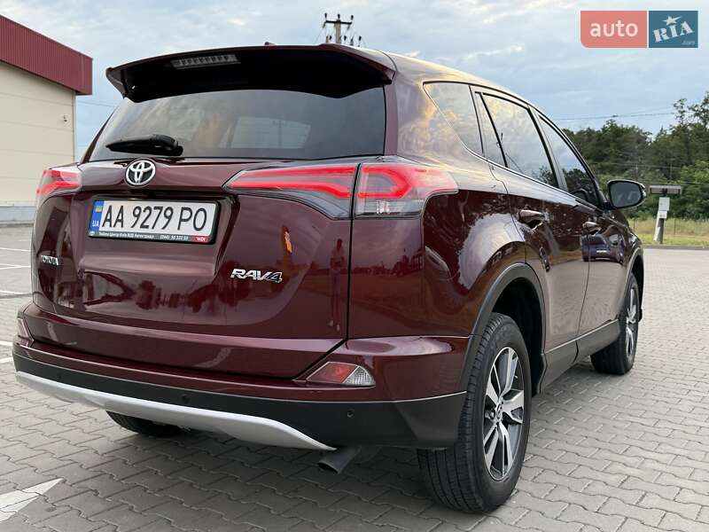 Внедорожник / Кроссовер Toyota RAV4 2017 в Киеве