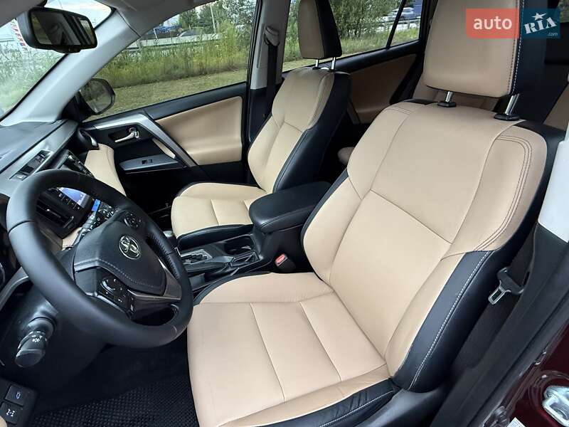 Внедорожник / Кроссовер Toyota RAV4 2017 в Киеве