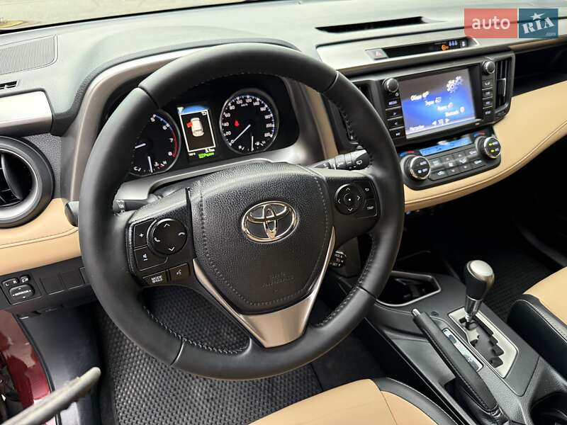 Внедорожник / Кроссовер Toyota RAV4 2017 в Киеве