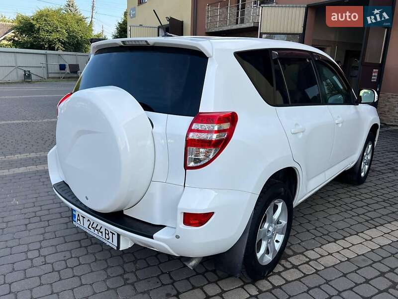 Внедорожник / Кроссовер Toyota RAV4 2011 в Коломые