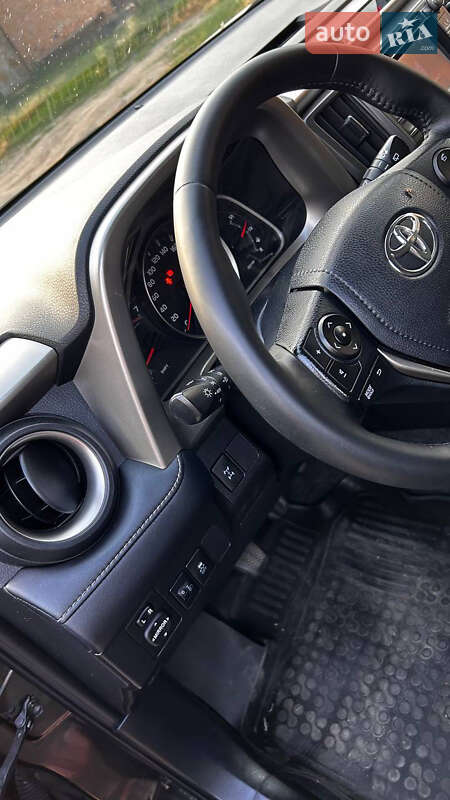 Внедорожник / Кроссовер Toyota RAV4 2013 в Гайвороне