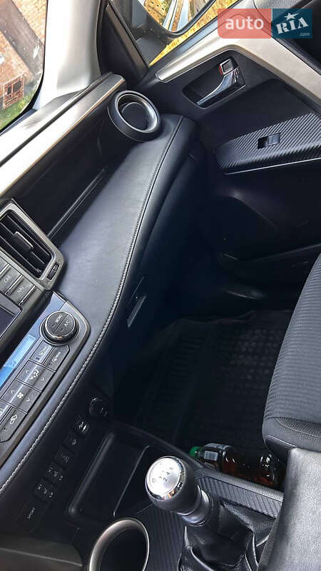 Внедорожник / Кроссовер Toyota RAV4 2013 в Гайвороне