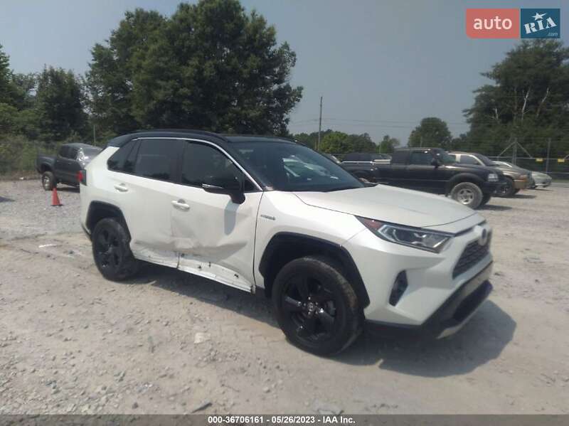 Позашляховик / Кросовер Toyota RAV4 2020 в Львові