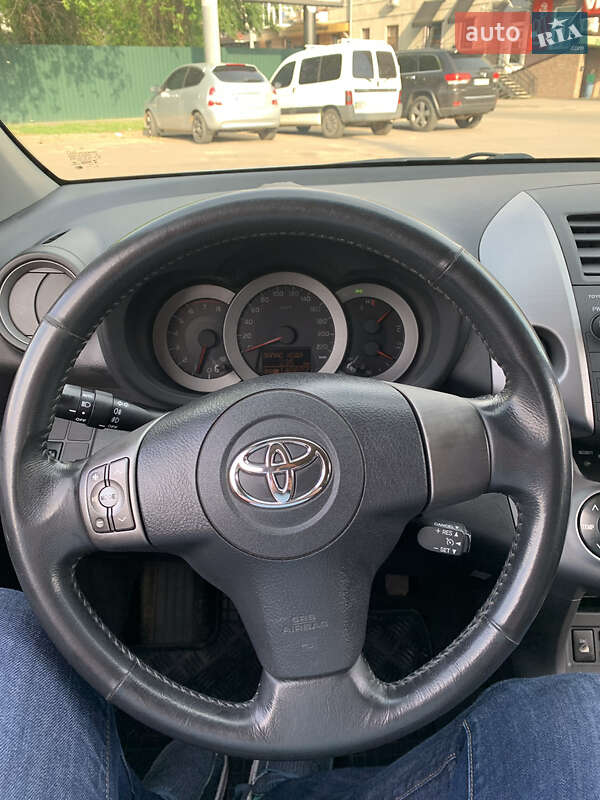 Внедорожник / Кроссовер Toyota RAV4 2006 в Харькове