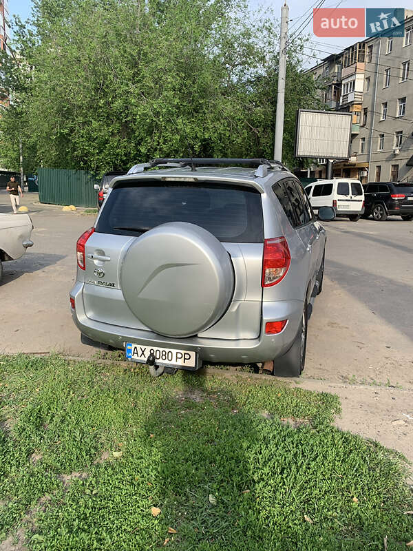 Внедорожник / Кроссовер Toyota RAV4 2006 в Харькове