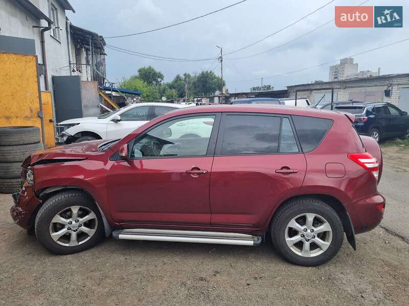 Внедорожник / Кроссовер Toyota RAV4 2010 в Киеве