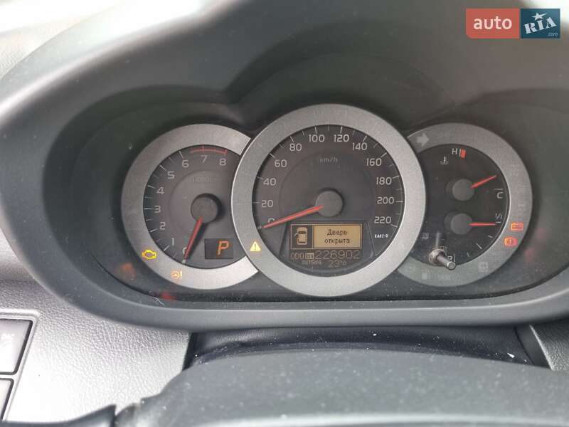 Внедорожник / Кроссовер Toyota RAV4 2010 в Киеве