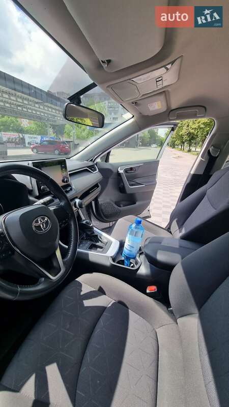 Внедорожник / Кроссовер Toyota RAV4 2019 в Хмельницком