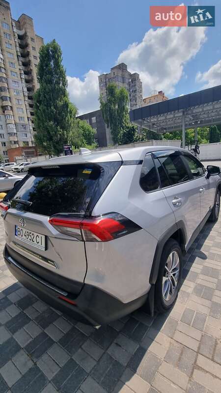 Внедорожник / Кроссовер Toyota RAV4 2019 в Хмельницком