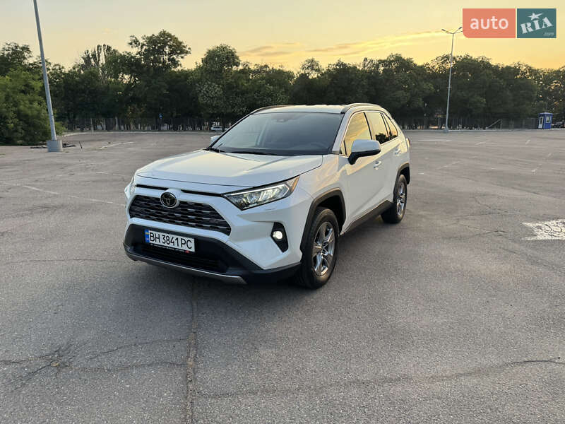 Внедорожник / Кроссовер Toyota RAV4 2022 в Николаеве