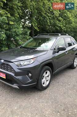 Внедорожник / Кроссовер Toyota RAV4 2019 в 