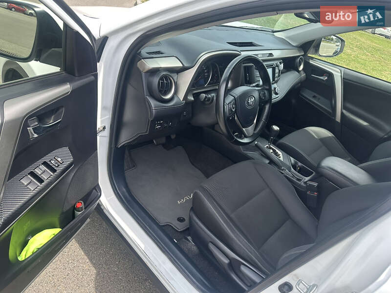 Внедорожник / Кроссовер Toyota RAV4 2014 в Чернигове