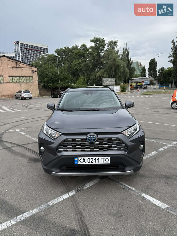 Внедорожник / Кроссовер Toyota RAV4 2021 в Киеве