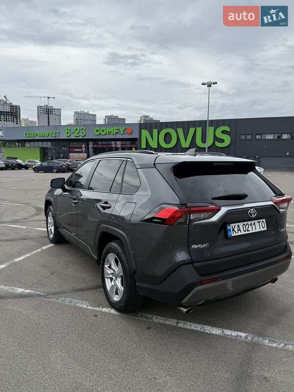Внедорожник / Кроссовер Toyota RAV4 2021 в Киеве