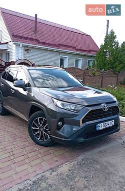 Позашляховик / Кросовер Toyota RAV4 2019 в Валках
