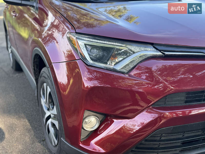 Внедорожник / Кроссовер Toyota RAV4 2018 в Киеве