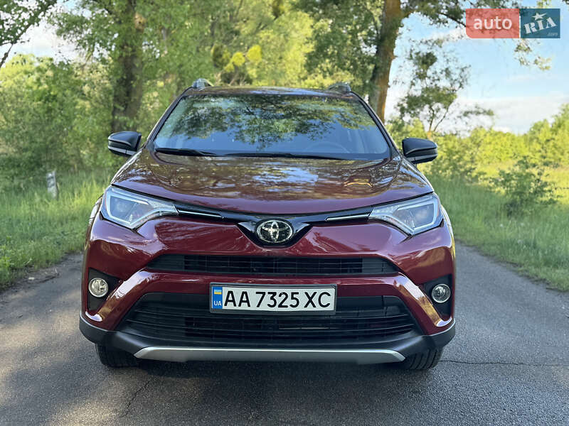Внедорожник / Кроссовер Toyota RAV4 2018 в Киеве