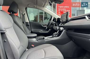 Внедорожник / Кроссовер Toyota RAV4 2023 в 