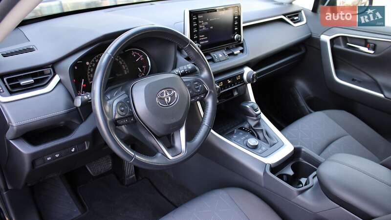 Внедорожник / Кроссовер Toyota RAV4 2020 в Черкассах