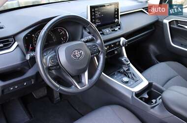 Внедорожник / Кроссовер Toyota RAV4 2020 в 