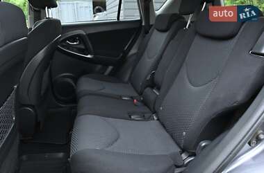 Позашляховик / Кросовер Toyota RAV4 2012 в 