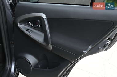 Позашляховик / Кросовер Toyota RAV4 2012 в 