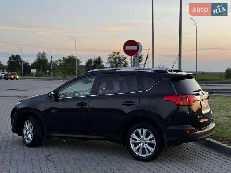 Внедорожник / Кроссовер Toyota RAV4 2015 в Радивилове