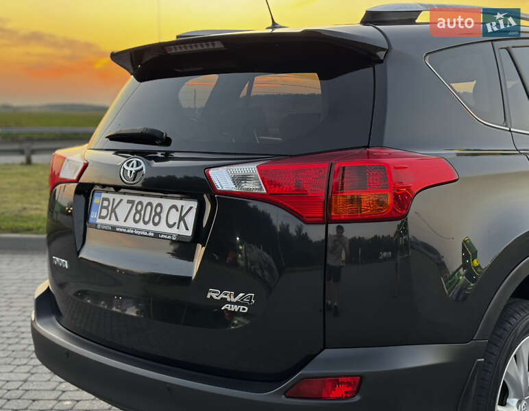Внедорожник / Кроссовер Toyota RAV4 2015 в Радивилове