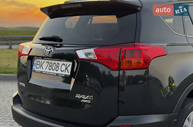 Внедорожник / Кроссовер Toyota RAV4 2015 в 