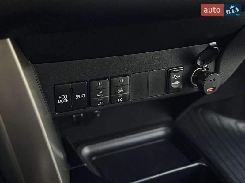 Внедорожник / Кроссовер Toyota RAV4 2015 в Радивилове