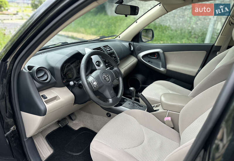 Позашляховик / Кросовер Toyota RAV4 2006 в Києві