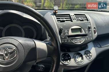 Внедорожник / Кроссовер Toyota RAV4 2006 в 