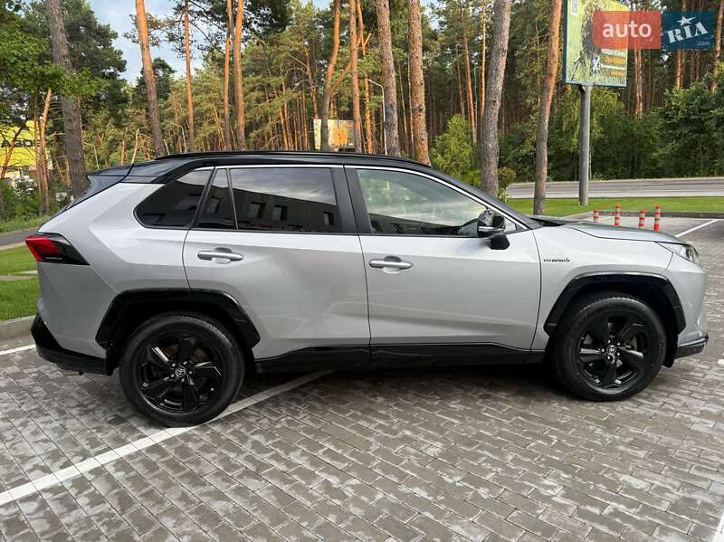 Позашляховик / Кросовер Toyota RAV4 2020 в Ірпені
